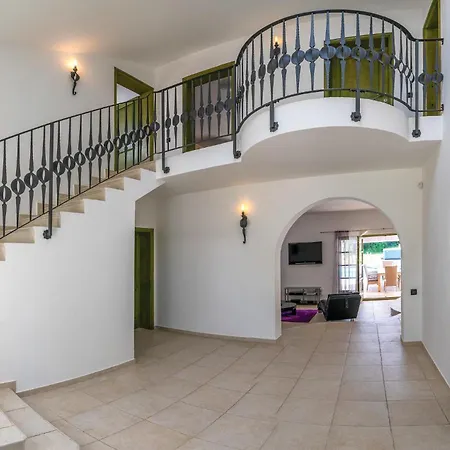 Casa de Férias 5 Bedroom Awesome In *