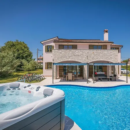 5 Bedroom Awesome In Valtura