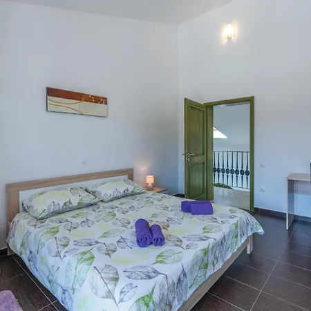 5 Bedroom Awesome In Valtura