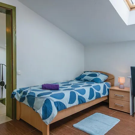 5 Bedroom Awesome In Valtura