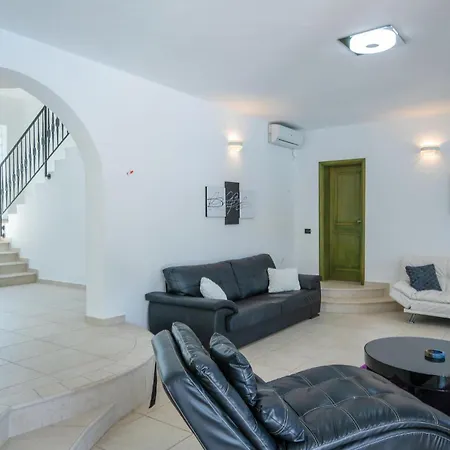 Casa de Férias 5 Bedroom Awesome In *