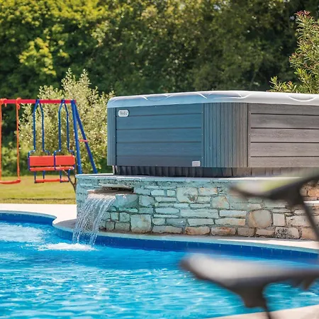 Holiday home 5 Bedroom Awesome In *