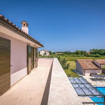 Holiday home 5 Bedroom Awesome In