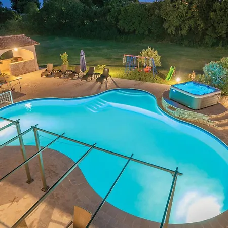 Holiday home 5 Bedroom Awesome In