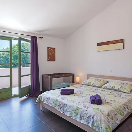 Holiday home 5 Bedroom Awesome In