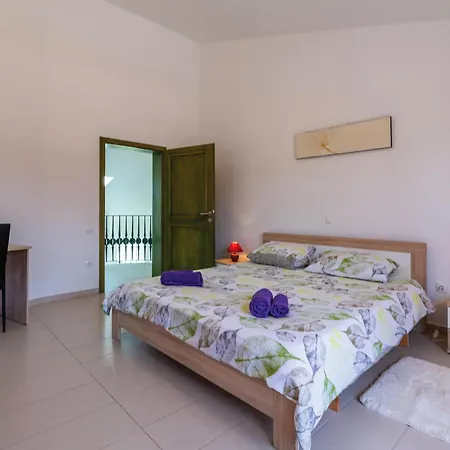 Holiday home 5 Bedroom Awesome In Valtura
