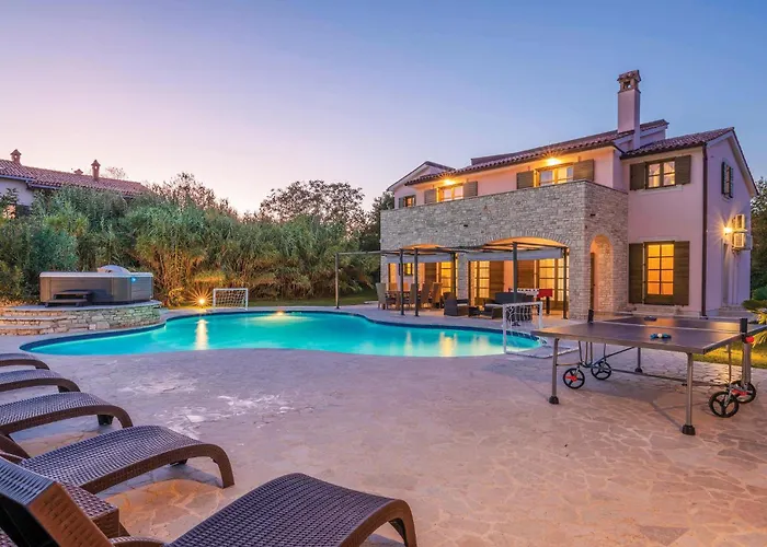 Dom wakacyjny 5 Bedroom Awesome In