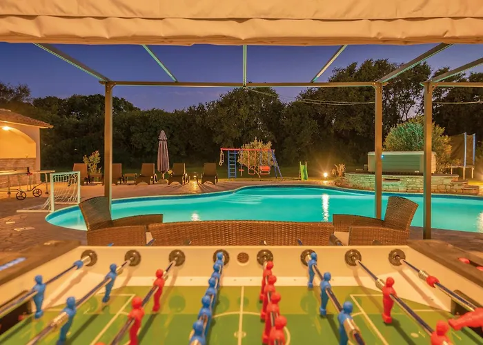 5 Bedroom Awesome In Valtura