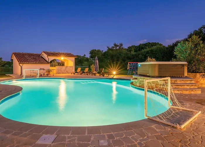 5 Bedroom Awesome In