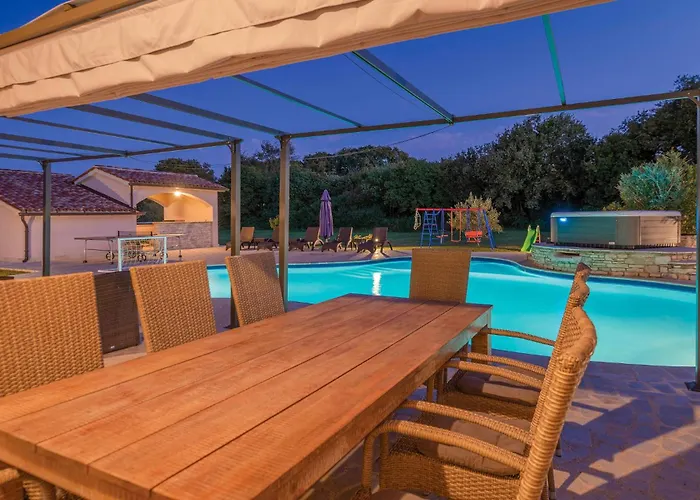 Dom wakacyjny 5 Bedroom Awesome In