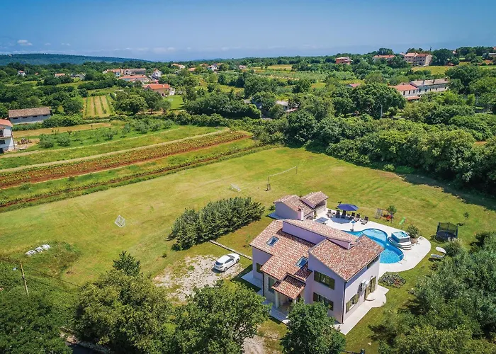 5 Bedroom Awesome In Valtura