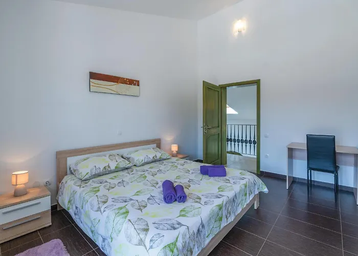 5 Bedroom Awesome In Valtura