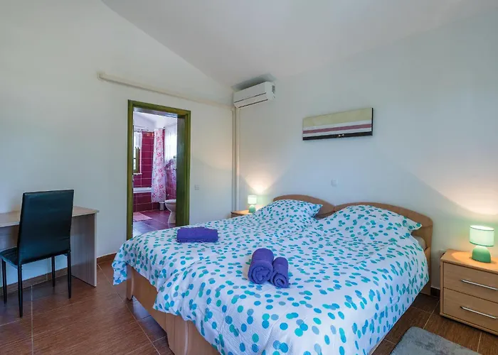 Dom wakacyjny 5 Bedroom Awesome In