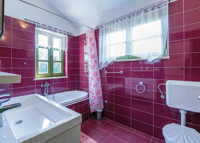 5 Bedroom Awesome In Dom wakacyjny *
